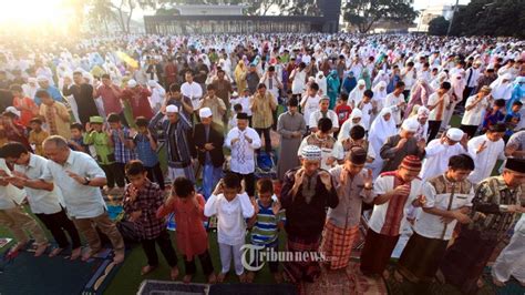 Jamaah Tarekat Naqsabandiyah Dan Sejumlah Warga Solo Rayakan Idul Fitri