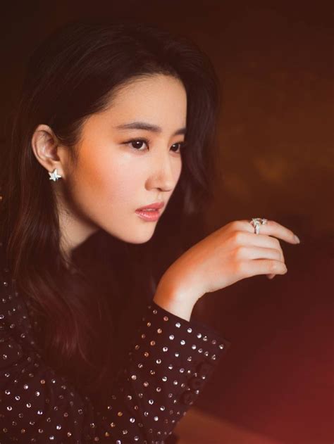 Liu Yifei poses for photo shoot | Beautiful chinese women, Poses for photos, Asian beauty