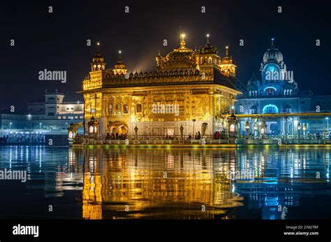 Golden Temple (Sri Harmandir Sahib) in Amritsar at night Stock Photo ...