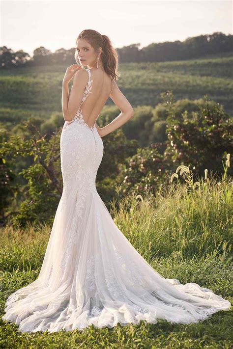 19 Sexy Wedding Dresses For The Bold Bride