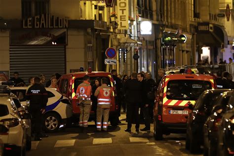 Attaque Au Couteau à Paris Deux Morts Dont Lassaillant La Section