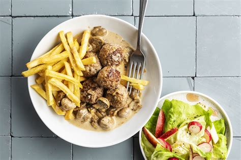 Gehaktballetjes In Champignonroomsaus Met Frietjes Recepten 15gram