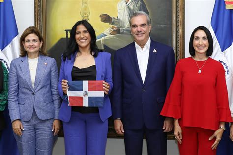 Abinader Recibe A Thais Herrera En El Palacio Nacional Primera Mujer