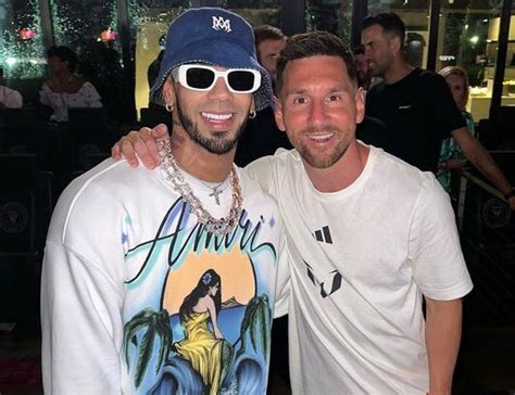 El encuentro y abrazo entre Anuel y Lionel Messi que emocionó a más de