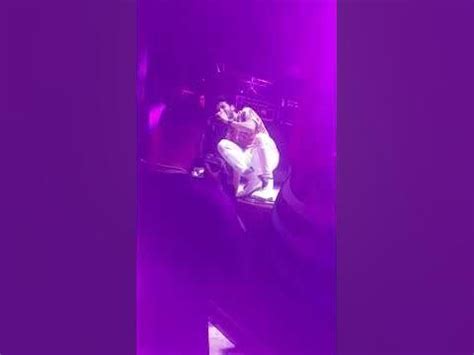 SEBASTIAN YATRA Le Roba Un Beso A Fan En Puerto Rico Concert