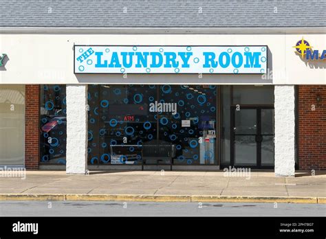 24 Hour Laundromat Hi Res Stock Photography And Images Alamy