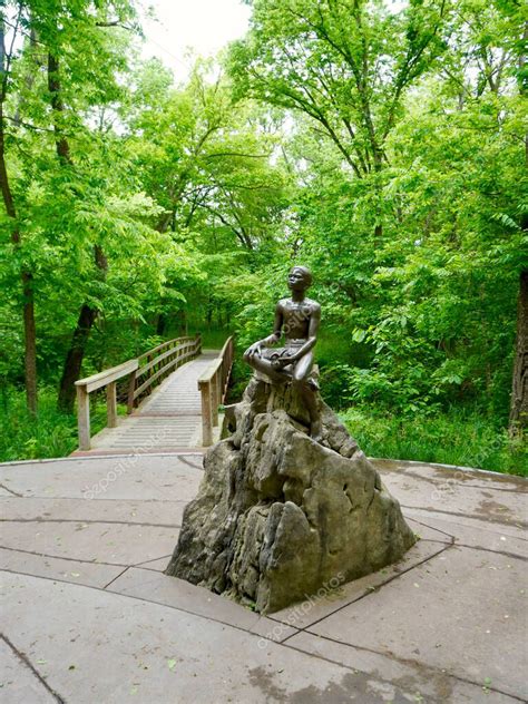 George Washington Carver National Monument In Missouri Estatua Del Joven George Washington