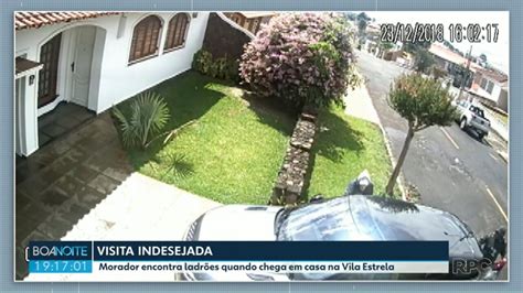 Assaltantes dão de cara proprietário ao sair da casa que roubavam