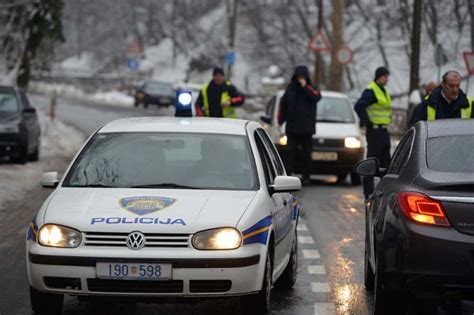 Sljemenska cesta zatvorena je za sav promet zbog prepriječene ralice