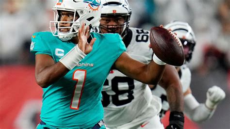 Miami Dolphins Qb Tua Tagovailoa Returns To Training After Two Concussions As Usa