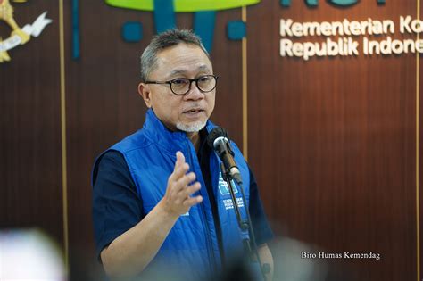 Konferensi Pers Mendag Bersama Menkop UKM Terkait Larangan Impor