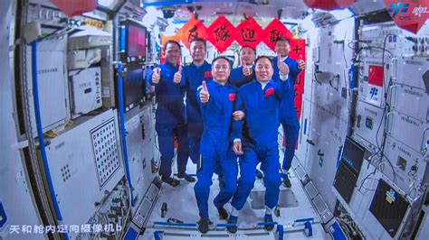 La Chine envoie trois taïkonautes vers sa station spatiale parmi