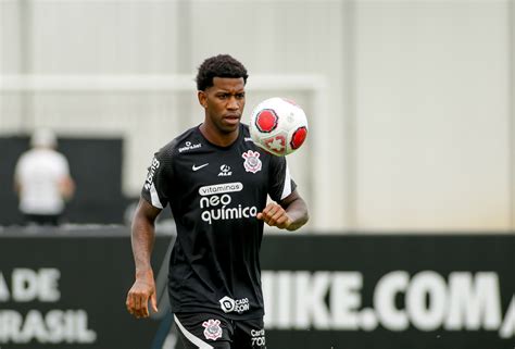 Corinthians anuncia renovação contratual o zagueiro Gil