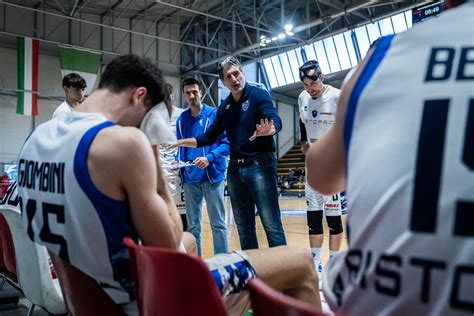 Basket B Nazionale La Ristopro Vince Ancora Ai Playoff C La Gema