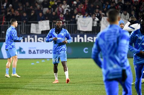 Om Apr S Chancel Mbemba Un E Renfort Surprise Marseille