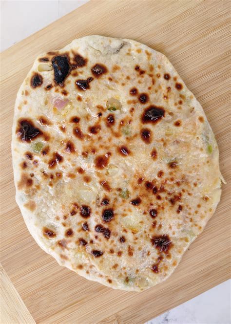 Amritsari Mixed Veg Stuffed Kulcha With Chole And Imli Pyaz Chutney