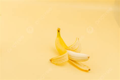 Background Foto Latar Belakang Wallpaper Kuning Buah Kupas Pisang