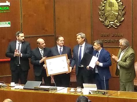 Sesión en Legislatura provincial y homenajes a personalidades FM Cosmos