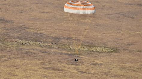 Astronautas Rusos Regresan A Tierra Tras Romper R Cord De Permanencia