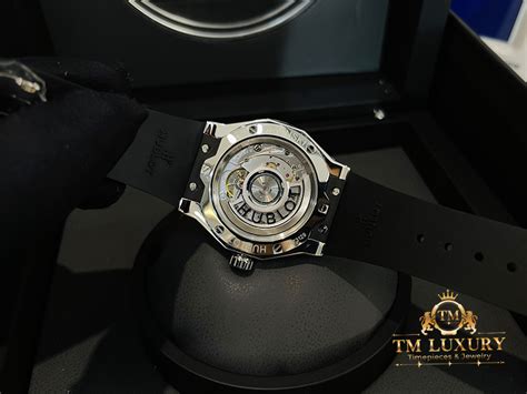 HUBLOT CLASSIC FUSION ORLINSKI TITANIUM PAVE 40 MM KIM CƯƠNG THIÊN NHIÊN