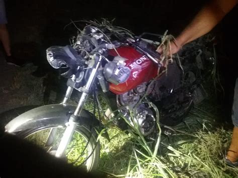 Motociclista morre após moto bater de frente caminhonete no Vale do