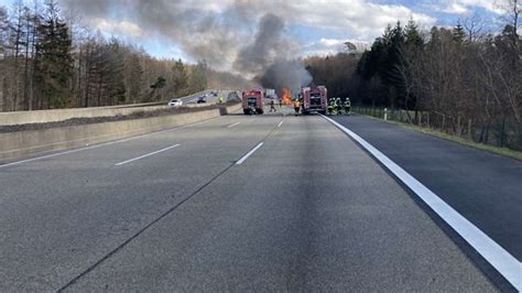 Hessen Sattelzug Ger T Aus Ungekl Rter Ursache Auf Der A In Brand