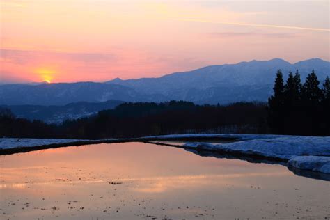 早春の棚田（新潟県長岡市軽井沢） 越後長岡発／建築・風景写真