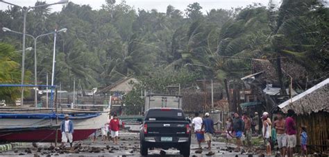 Filipinas Evac A A M S De Personas Ante La Llegada De Un Potente