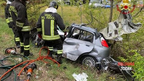 Incidenti Mortali Strade Di Sangue Nel Week End Di Pasqua Due Morti