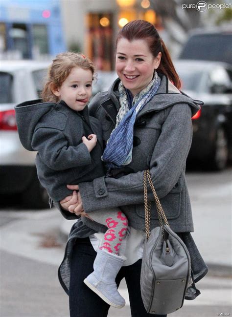 Alyson Hannigan et sa fille Satyana à Los Angeles le 24 novembre 2011