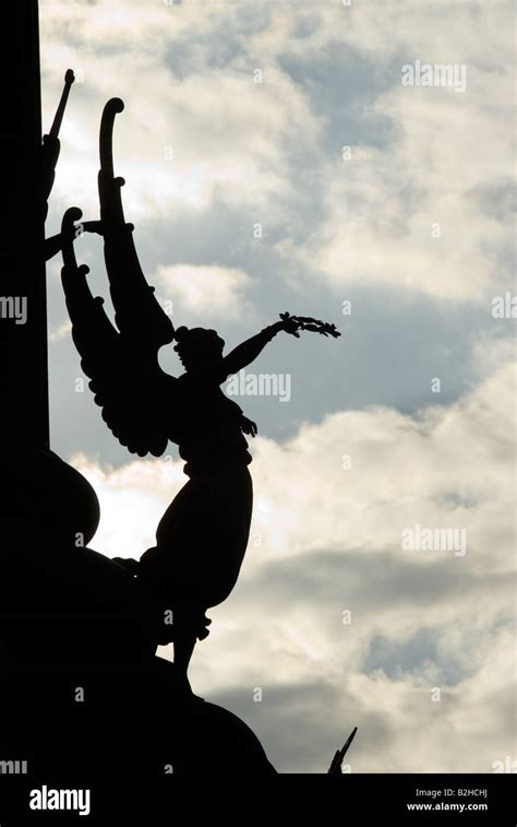 statue of Columbus barcelona Stock Photo - Alamy