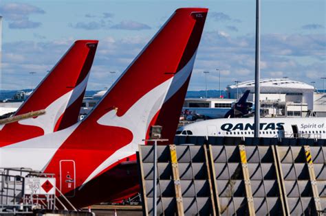 Qantas To Order 100 More New Jets To Replace Domestic Fleet