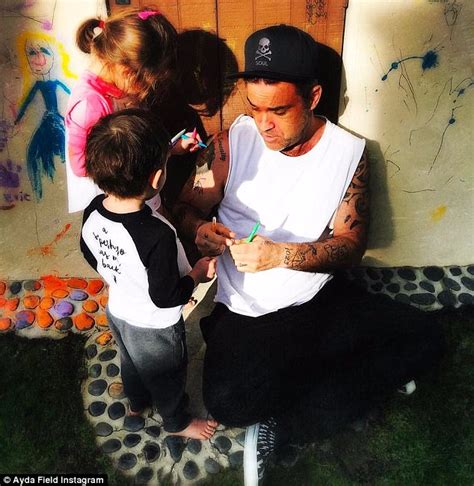 Robbie Williams Traded Sex With Strangers For Cake Daily Mail Online