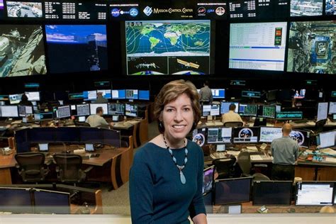 Dr Ellen Ochoa First Hispanic Woman In Space To Keynote Sacnas