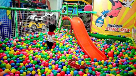 Mandi Bola Yang Ada Perosotannya Bola Warna Warni Indoor Playground