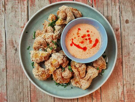 Knusprige Blumenkohl Wings Mit Veganem Srirachadip Barsista