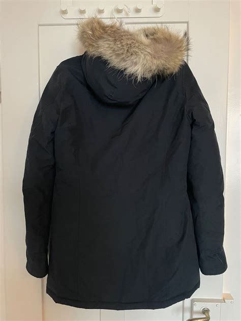 Schöne dunkelblaue Winterjacke von Woolrich Kaufen auf Ricardo