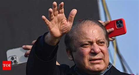 Eight People Arrested For Using Foul Language Against Nawaz Sharif And