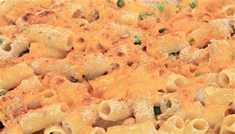 Quick Weeknight Cheesy Tuna Noodle Casserole - The Olive Blogger