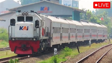 Naik Kereta Karawang Jakarta Cuma Ribu Trip Kereta Walahar Krl