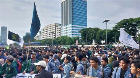 Sore Ini Ribuan Massa Gelar Demonstrasi Tolak Pengesahan Uu Cipta Kerja