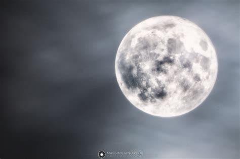 Stasera in cielo splenderà la Superluna sarà più grande e luminosa del