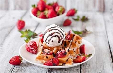 Waffles Con Frutos Rojos Delination