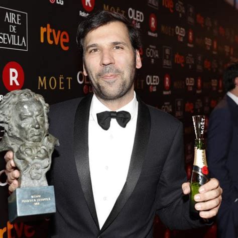 Sebastian Lelio posando con su galardón en los Premios Goya 2018