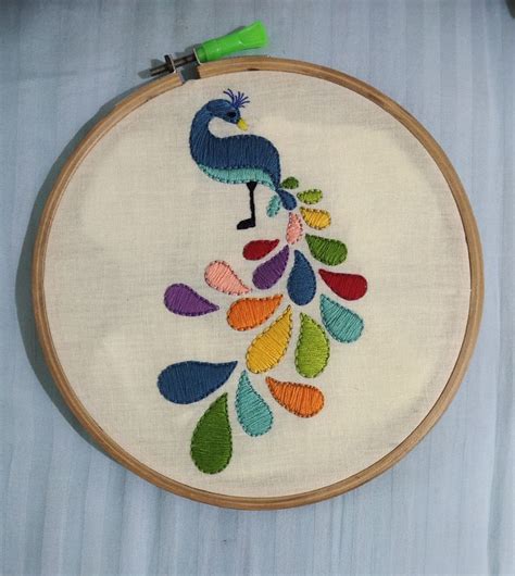 Peacock embroidery 🪡 | Peacock embroidery designs, Diy embroidery ...