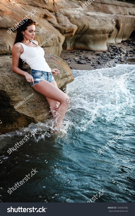 Sexy Brunette Girl Bikini Posing On ภาพสต็อก 726092782 Shutterstock