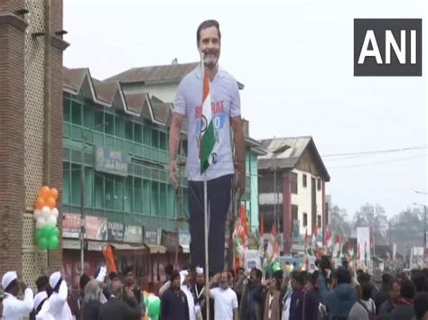 Bjp Attack On Rahul Gandhi Over Tiranga National Flag Smaller Than