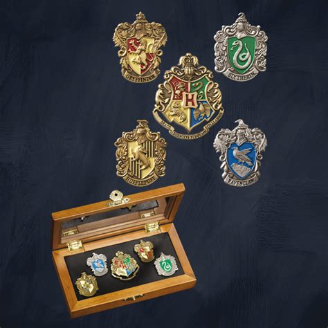 Hogwarts Häuser Pins Harry Potter Der Offizielle Harry Potter Shop