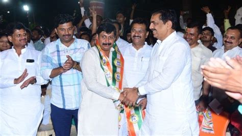 Blow To Bjp Mohite Patil Joins Ncp Sp To Be Fielded From Madha Ls Seat Pune News The