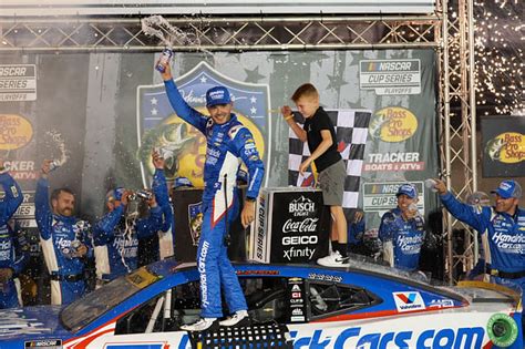 Kyle Larson Creates Nascar History With Dominant Bristol Win